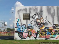 Arte de graffiti del monstruo con ojos redondos y brillantes loco en Barinas.