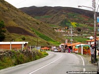 A comunidade de Biguznos/Pedregal descendo pela rua de San Isidro. Venezuela, América do Sul.