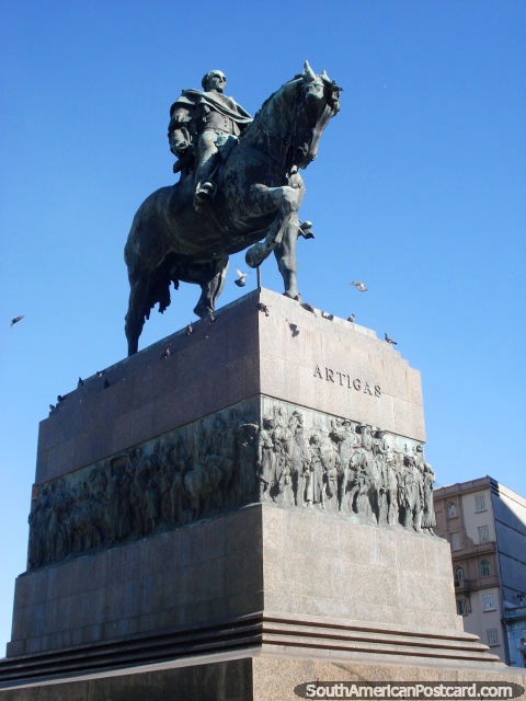 Esttua de Artigas no seu cavalo em Montevido. (480x640px). Uruguai, Amrica do Sul.