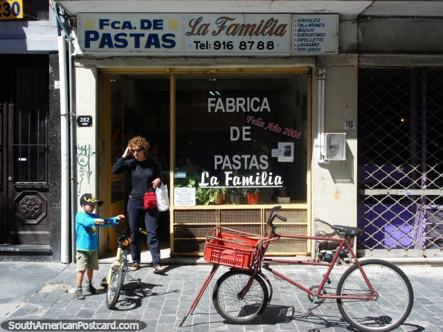 Fabrica De Pastas, La Familia, loja de massa de Montevidéo. (640x480px). Uruguai, América do Sul.