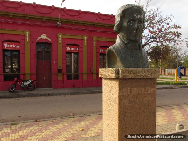 Monumento ao poltico brasileiro Jose Bonifacio de Andrada e Silva (1763-1838), Praa Colon, Paysandu.  (640x480px). Uruguai, Amrica do Sul.