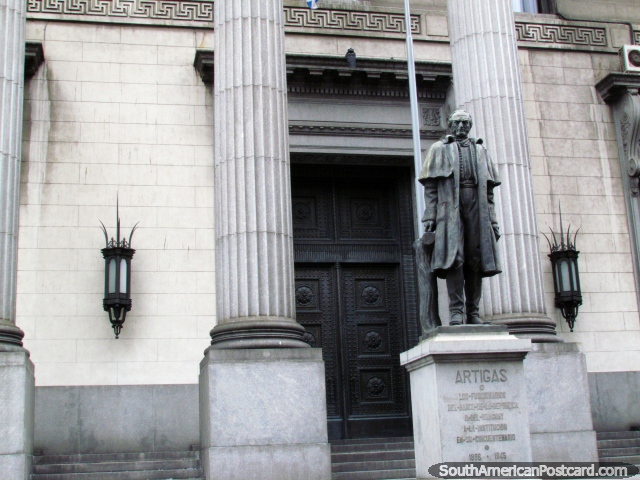 Statue of Artigas outside the Republica Oriental Bank in Montevideo. (640x480px). Uruguay, South America.