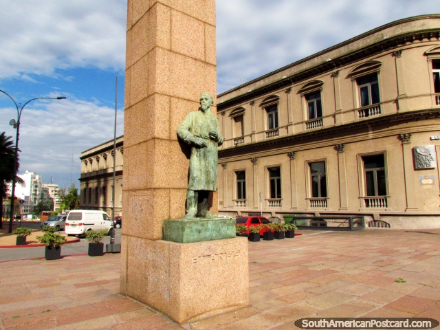 Estatua del pintor Uruguayo Juan Manuel Blanes (1830-1901) en Montevideo.  (640x480px). Uruguay, Sudamerica.