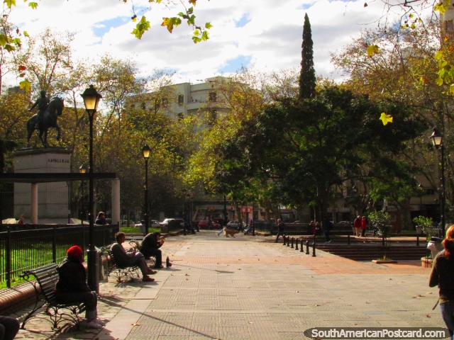 Plaza de los 33 Orientales in central Montevideo. (640x480px). Uruguay, South America.