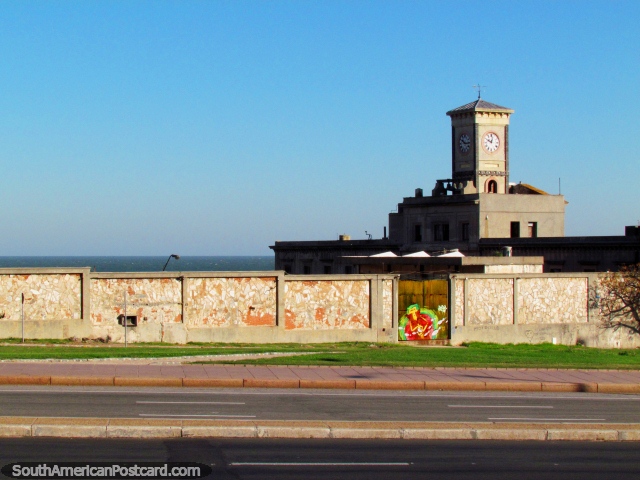 Clock tower beside the Rio de la Plata in Montevideo. (640x480px). Uruguay, South America.