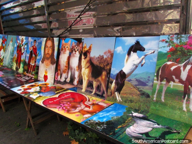 Animais e figuras religiosas - pinturas em mercados de a Feira Tristan Narvaja em Montevido. (640x480px). Uruguai, Amrica do Sul.