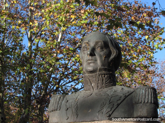 Monumento a Fructuoso Rivera (1784-1854), el fundador de Durazno. (640x480px). Uruguay, Sudamerica.