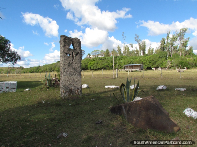 Sitio arqueológico Memorial del Motociclista en Valle del Edén, Tacuarembo. (640x480px). Uruguay, Sudamerica.