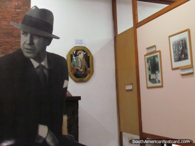 Fotos da vida de Carlos Gardel no museu em Tacuarembo. (640x480px). Uruguai, América do Sul.