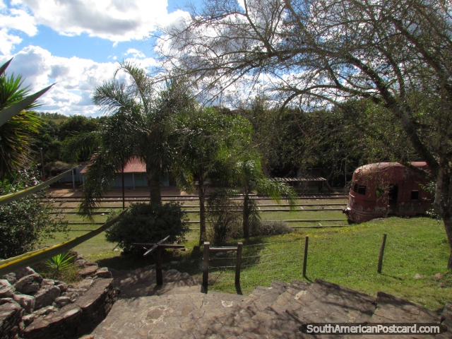 Olhar do Museu de Carlos Gardel ao Éden Vale treina a estação perto de Tacuarembo. (640x480px). Uruguai, América do Sul.