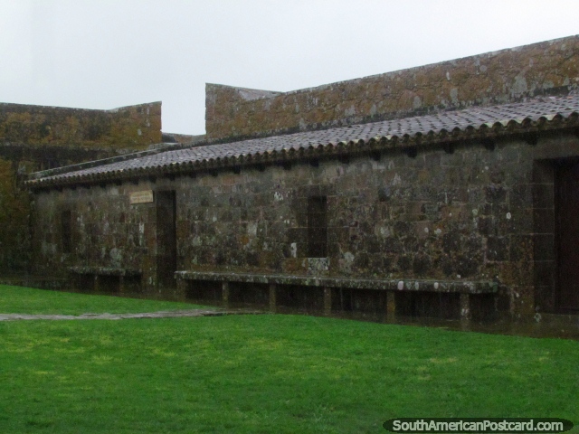 Edificios de piedra en fortaleza San Miguel en Chuy. (640x480px). Uruguay, Sudamerica.