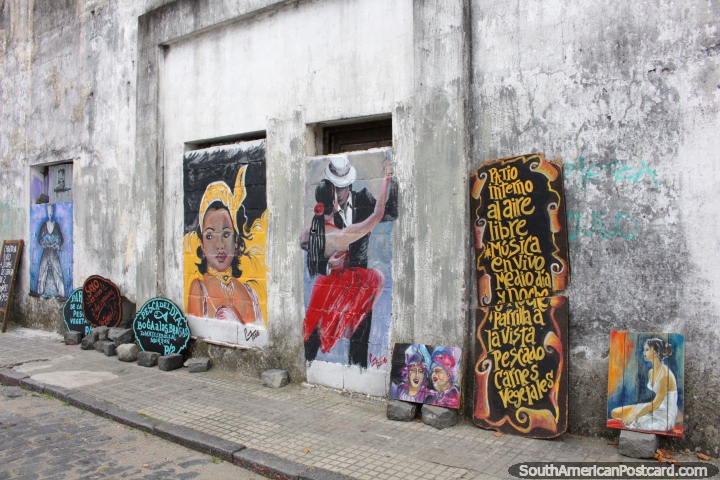 Quadros murais e arte ao longo da calada em uma rua ordinria em Colonia do Sacramento. (720x480px). Uruguai, Amrica do Sul.