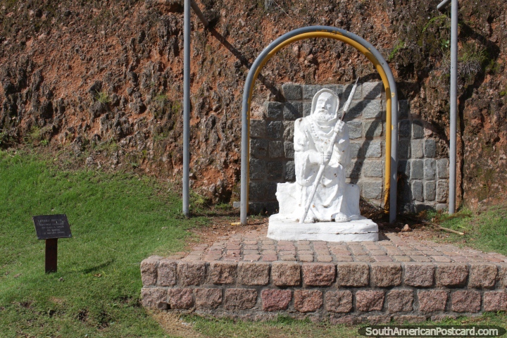 Fraile Bentos, o figura lendário ligou-se a origem do nome da nossa cidade, monumento em Fray Bentos. (720x480px). Uruguai, América do Sul.