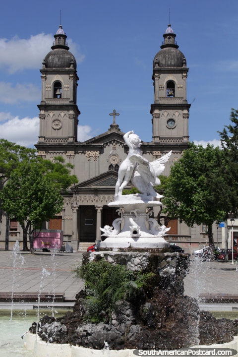 Iglesia Nuestra Seora del Carmen (1852) en Salto en la Plaza de los 33 Orientales. (480x720px). Uruguay, Sudamerica.