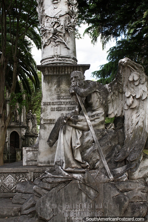 El antiguo cementerio (Cementerio Viejo) en Paysandú es considerado uno de los museos de la ciudad. (480x720px). Uruguay, Sudamerica.