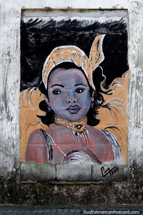 Mujer vestida de amarillo pintada sobre un muro de hormigón, arte en las calles de Colonia. (480x720px). Uruguay, Sudamerica.