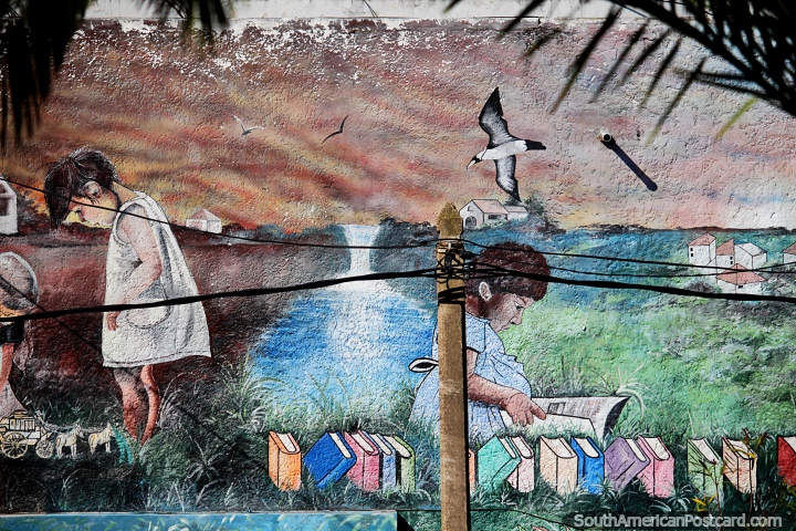 Niños curiosos leen libros y aprenden, mural en la Escuela 5 Alejandro y Samuel Lafone, Punta del Este. (720x480px). Uruguay, Sudamerica.