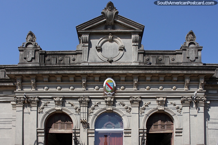 Velha fachada do edifïcio de governo em Rocha - Intendencia Municipal. (720x480px). Uruguai, América do Sul.