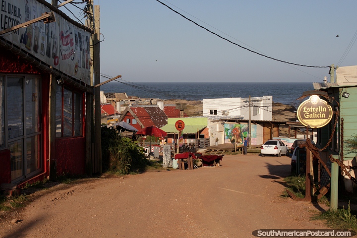 Punta do Diablo é tranquila em novembro, mas 30.000 pessoas chegarão em dezembro. (720x480px). Uruguai, América do Sul.