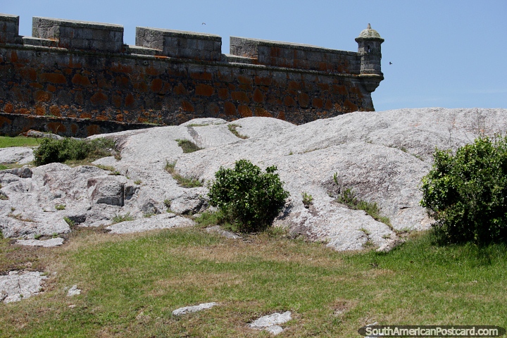 Santa Teresa Fortress, aberto das 10h00 at as 18h00, no parque nacional em Punta do Diablo. (720x480px). Uruguai, Amrica do Sul.