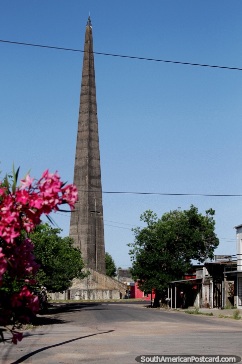 45 meter high obelisk (Obelisco) built in 1954 by architect Jorge Geille in Treinta y Tres. (480x720px). Uruguay, South America.