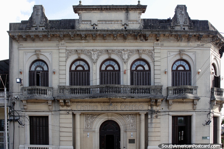 Centro Union Obrero, edificio histórico en Melo fundado en 1900. (720x480px). Uruguay, Sudamerica.