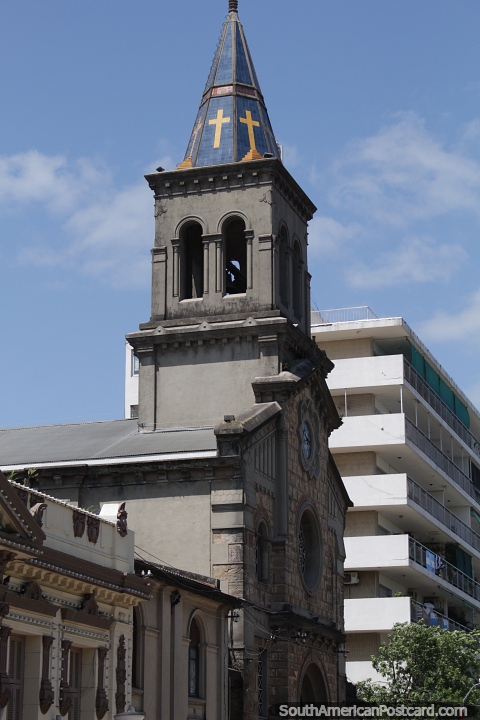 Catedral em Tacuarembo - Catedral de San Fructuoso (1899). (480x720px). Uruguai, América do Sul.