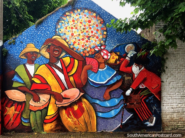 Bailarinos, músicos e mágicos, tempo de carnaval, um mural de rua em Durazno. (640x480px). Uruguai, América do Sul.