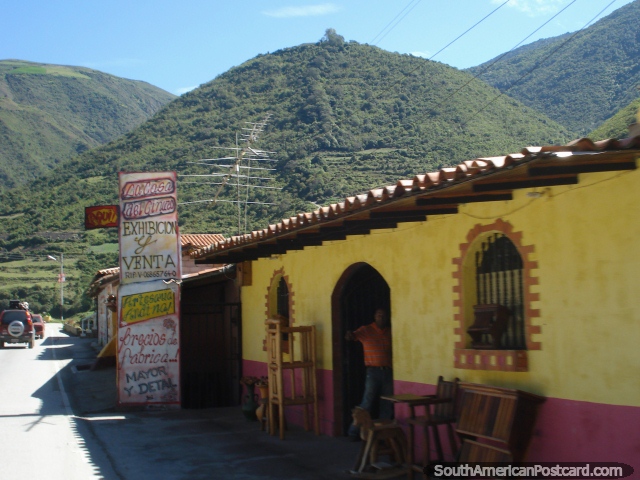 Existem muitas lojas de arte durante a viagem na estrada El Paramo, em Mrida. (640x480px). Venezuela, Amrica do Sul.