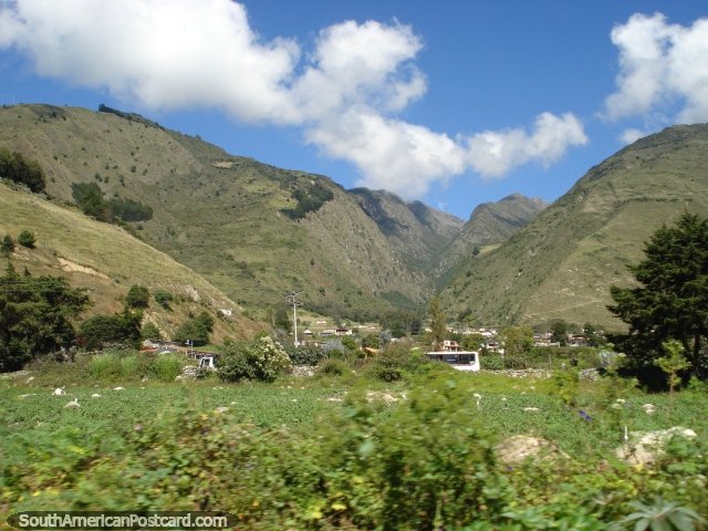 Green fields and green mountains, a beautiful day in the Merida mountains. (640x480px). Venezuela, South America.