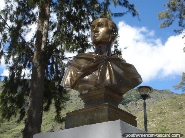 Busto dourado de Simon Bolivar perto de Mucuchies nas colinas de Mérida. (640x480px). Venezuela, América do Sul.