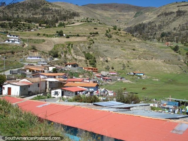 Uma comunidade nas terras altas, casas, fazendas e colinas de Mérida. (640x480px). Venezuela, América do Sul.
