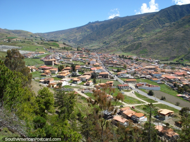 Mirando abajo a Mucuchies, una ciudad en las colinas, aproximadamente 45 kilmetros de Mrida. (640x480px). Venezuela, Sudamerica.
