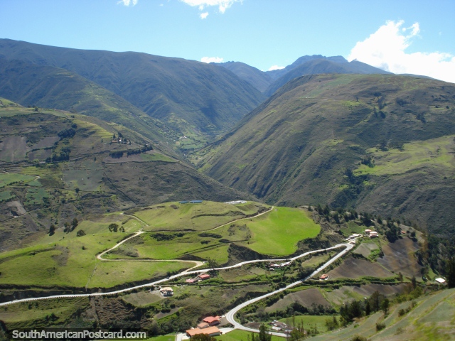 Olhar abaixo ao caminho pelo passeio cnico nas montanhas em volta de Mrida. (640x480px). Venezuela, Amrica do Sul.