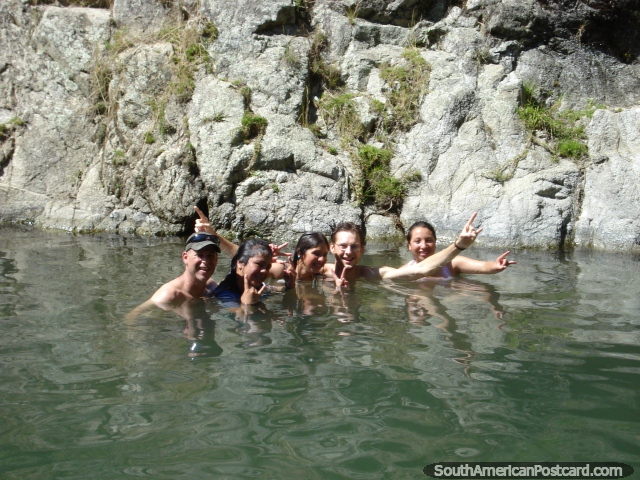 How fortunate, there are also 3 girls at the secluded lagoon in the Merida mountains. (640x480px). Venezuela, South America.