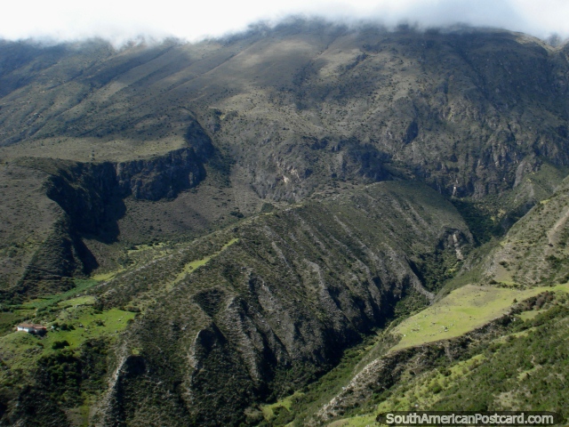 Las montañas laguna circundante La Musuy en El Paramo de Mérida. (640x480px). Venezuela, Sudamerica.