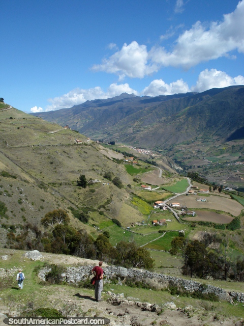 Vistas de fazendas e montanhas nas montanhas ao redor de Mérida. (480x640px). Venezuela, América do Sul.