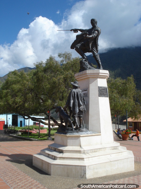 El monumento en Plaza Bolivar en Mucuchies en El Paramo viaja de Mrida. (480x640px). Venezuela, Sudamerica.