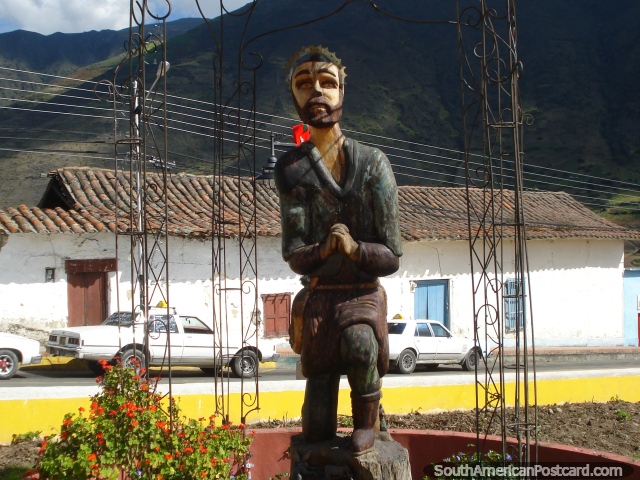 Monumento San Isidro, un hombre se arrodilla y un ngel ara la tierra con vacas, Mucuchies, Mrida. (640x480px). Venezuela, Sudamerica.