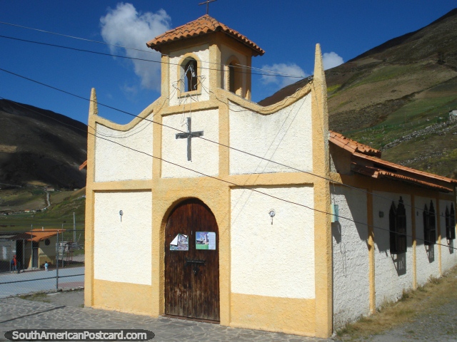 Pequena igreja em uma pequena comunidade perto do Collado do Condor, Mrida. (640x480px). Venezuela, Amrica do Sul.