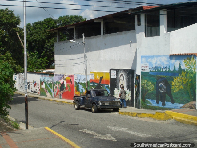Pintura mural de la pared en la calle en una ciudad en camino a Maracaibo. (640x480px). Venezuela, Sudamerica.