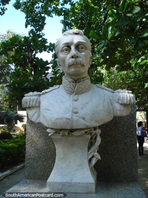 Monumento de El Gral Leon Jurado em um parque em Coro. (480x640px). Venezuela, Amrica do Sul.