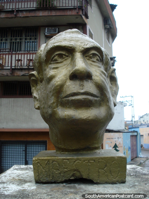 Romulo Gallegos (1884-1969), o 46o presidente da Venezuela, monumento em Porto Cabello. (480x640px). Venezuela, América do Sul.