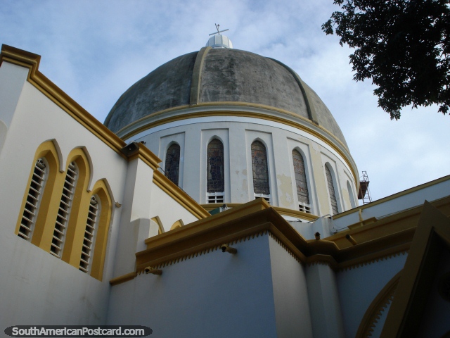 A cpula da Igreja de San Nicolas em Porlamar central, Ilha Margarita. (640x480px). Venezuela, Amrica do Sul.
