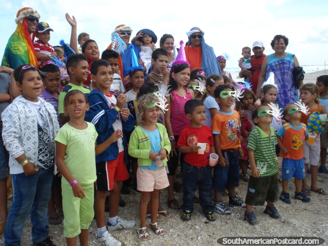 Os habitantes locais de La Restinga celebram um partido nos seus trajes, Ilha Margarita. (640x480px). Venezuela, América do Sul.
