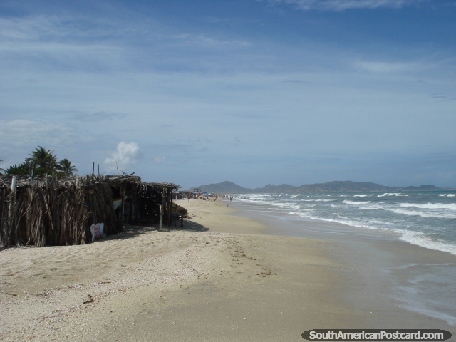 A praia que olha em direção ao oeste para La Restinga em Ilha Margarita. (640x480px). Venezuela, América do Sul.