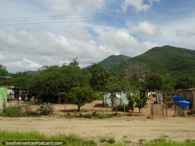 El campo y montaas en la costa occidental lejana de Isla Margarita. (640x480px). Venezuela, Sudamerica.