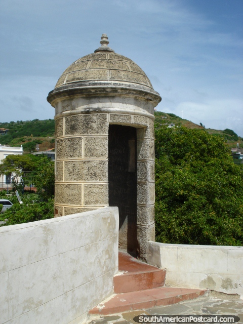 La cúpula formó el baluarte en Castillo San Carlos de Borromeo en Pampatar, Isla Margarita. (480x640px). Venezuela, Sudamerica.
