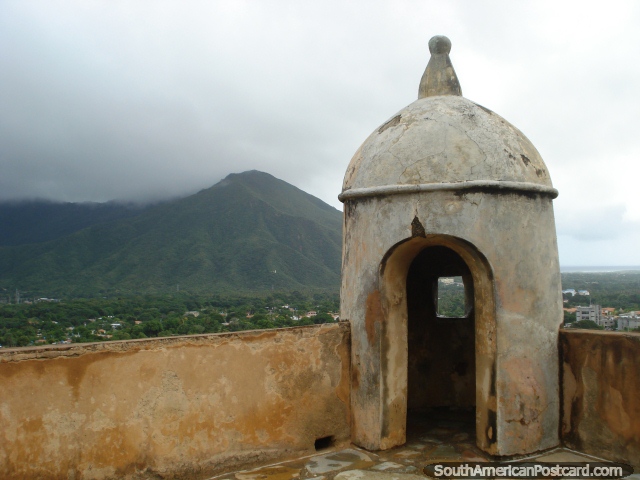 Um bastião no canto de castelo Santa Rosa na colina em La Asuncion, Ilha Margarita. (640x480px). Venezuela, América do Sul.
