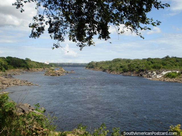 El río de Río Caroni en Ciudad Guayana. (640x480px). Venezuela, Sudamerica.